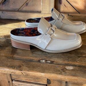 Korks Cream Patent Leather Mules